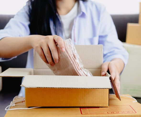 Mode-Versandverpackung-lieblos