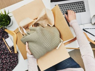 Verpackungen für Kleider und Textilien