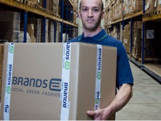 Versandvorbereitung beim Kunden «Brands Fashion»